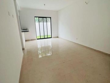 PRE-VENTA DE CASA EN EL FRACCIONAMIENTO JARDINES DEL SAUCE ALBERCA COMÚN