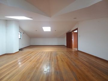 CASA CON ESPACIO VERDE EN VENTA SECTOR HOSTERIA BAGUANCHI