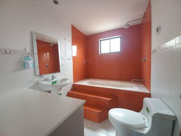 CASA CON ESPACIO VERDE EN VENTA SECTOR HOSTERIA BAGUANCHI