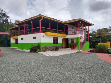 Hotel Campestre en Venta -Zona Pueblo Tapao