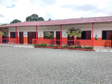 Hotel Campestre en Venta -Zona Pueblo Tapao