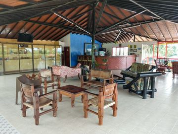 Hotel Campestre en Venta -Zona Pueblo Tapao