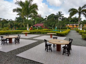 Hotel Campestre en Venta -Zona Pueblo Tapao