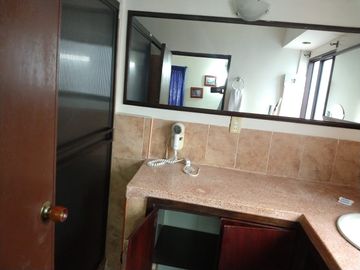 Hotel Campestre en Venta -Zona Pueblo Tapao