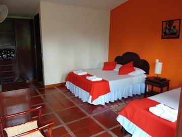 Hotel Campestre en Venta -Zona Pueblo Tapao