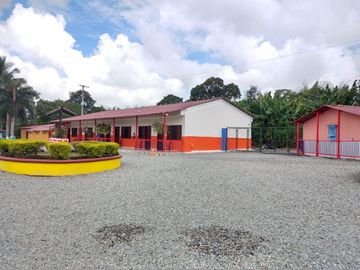 Hotel Campestre en Venta -Zona Pueblo Tapao