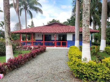 Hotel Campestre en Venta -Zona Pueblo Tapao