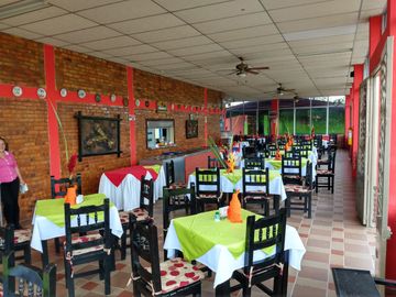 Hotel Campestre en Venta -Zona Pueblo Tapao