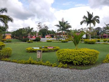 Hotel Campestre en Venta -Zona Pueblo Tapao