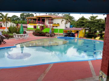 Hotel Campestre en Venta -Zona Pueblo Tapao