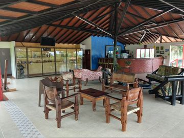 Hotel Campestre en Venta -Zona Pueblo Tapao