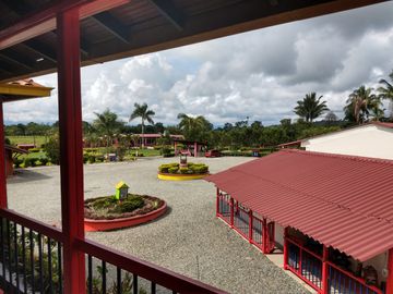 Hotel Campestre en Venta -Zona Pueblo Tapao