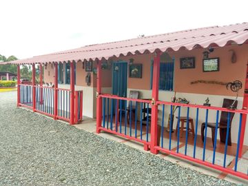 Hotel Campestre en Venta -Zona Pueblo Tapao