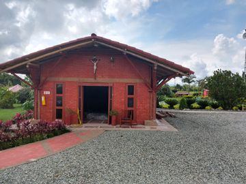 Hotel Campestre en Venta -Zona Pueblo Tapao