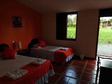 Hotel Campestre en Venta -Zona Pueblo Tapao