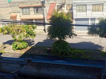 Casa en VENTA, Sector semi-comercial tras el Santa Maria del Terminal Quitumbe, Sur de Quito, Ecuador