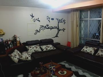 Casa en VENTA, Sector semi-comercial tras el Santa Maria del Terminal Quitumbe, Sur de Quito, Ecuador