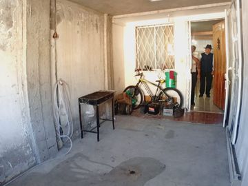 Casa en VENTA, Sector semi-comercial tras el Santa Maria del Terminal Quitumbe, Sur de Quito, Ecuador