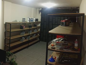 Casa en VENTA, Sector semi-comercial tras el Santa Maria del Terminal Quitumbe, Sur de Quito, Ecuador
