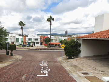 ¡¡VIVE EN ELEGANTE Y AMPLIA CASA EN REMATE EN QUERETARO !!