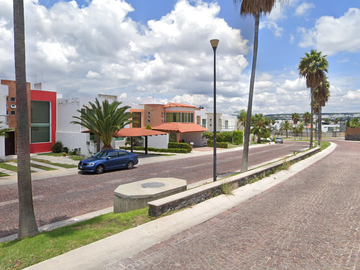 ¡¡VIVE EN ELEGANTE Y AMPLIA CASA EN REMATE EN QUERETARO !!