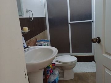 Ibarra - Hermosa Casa de Venta en Conjunto Habitacional 