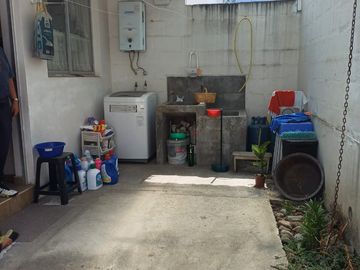 Ibarra - Hermosa Casa de Venta en Conjunto Habitacional 