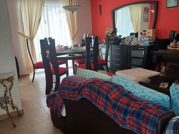 Ibarra - Hermosa Casa de Venta en Conjunto Habitacional 