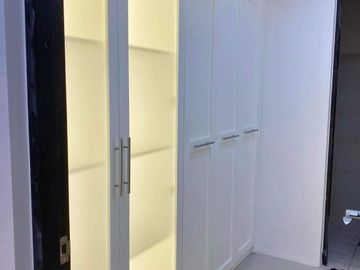 For Sale: Salcedo Skysuites 1-BEDROOM Condo with Parking in Salcedo Village Makati