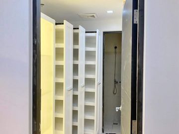 For Sale: Salcedo Skysuites 1-BEDROOM Condo with Parking in Salcedo Village Makati