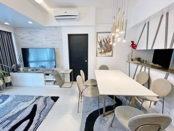 For Sale: Salcedo Skysuites 1-BEDROOM Condo with Parking in Salcedo Village Makati