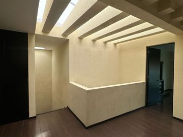 CASA EN VENTA EN LOMAS DEL TECNOLOGICO CUENTA CON 3 NIVELES
