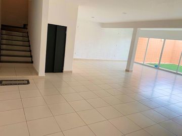CASA EN VENTA EN LOMAS DEL TECNOLOGICO CUENTA CON 3 NIVELES