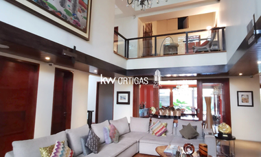 Modern House with Pool for Sale in Valle Verde 1, Pasig City