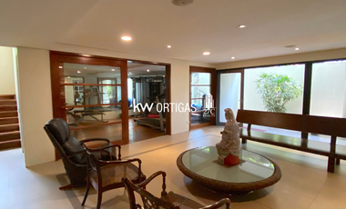 Modern House with Pool for Sale in Valle Verde 1, Pasig City