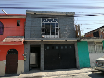 🏡Casa en venta, para remodelación cerca del mercado de abastos, crucero salida a Charo, Morelia, Michoacán.