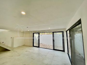 CASA NUEVA DE 2 NIVELES ALDEA UMM A ESTRENAR