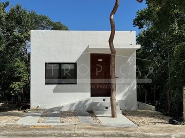 CASA NUEVA DE 2 NIVELES ALDEA UMM A ESTRENAR