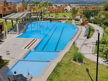 SE VENDE BONITO CONDOMINIO EN 
