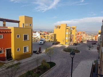 SE VENDE BONITO CONDOMINIO EN 