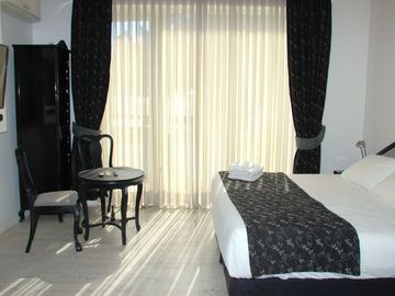 VENDE EXCELENTE PROPIEDAD COMERCIAL ART DECO EN BARRIO BELLAVISTA, PROVIDENCIA