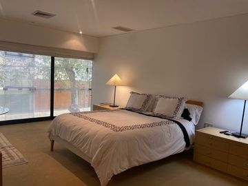 CASA EN VENTA EN SAN ISIDRO CON GRAN JARDIN