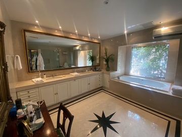 CASA EN VENTA EN SAN ISIDRO CON GRAN JARDIN
