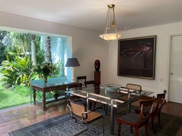 CASA EN VENTA EN SAN ISIDRO CON GRAN JARDIN