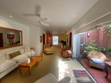 CASA EN VENTA EN SAN ISIDRO CON GRAN JARDIN