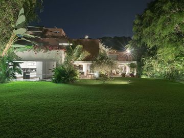 CASA EN VENTA EN SAN ISIDRO CON GRAN JARDIN