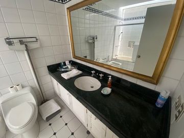 CASA EN VENTA EN SAN ISIDRO CON GRAN JARDIN
