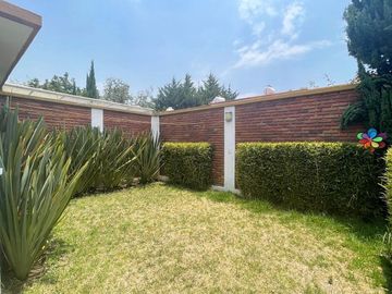 CASA EN CONDOMINIO A 25 MIN DE SANTA FE, CON JARDIN Y 3 RECAMARAS