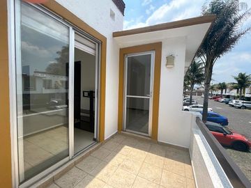 CASA EN CONDOMINIO A 25 MIN DE SANTA FE, CON JARDIN Y 3 RECAMARAS