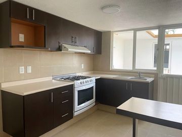 CASA EN CONDOMINIO A 25 MIN DE SANTA FE, CON JARDIN Y 3 RECAMARAS